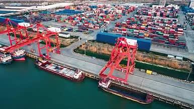 8k航拍南京龙潭港区码头运输延时视频的预览图